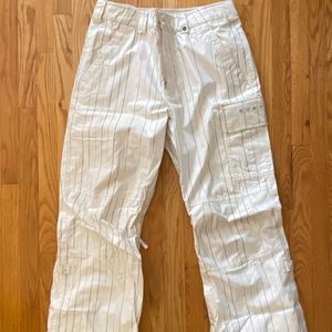 Burton Mens snowboarding or ski pants size L white pin stripe vents, pockets